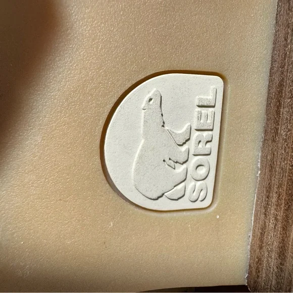 SorelJoan Now Snake Embossed Chelsea
Waterproof Lug Sole Cream Booties Sz 10 - Picture 15 of 16